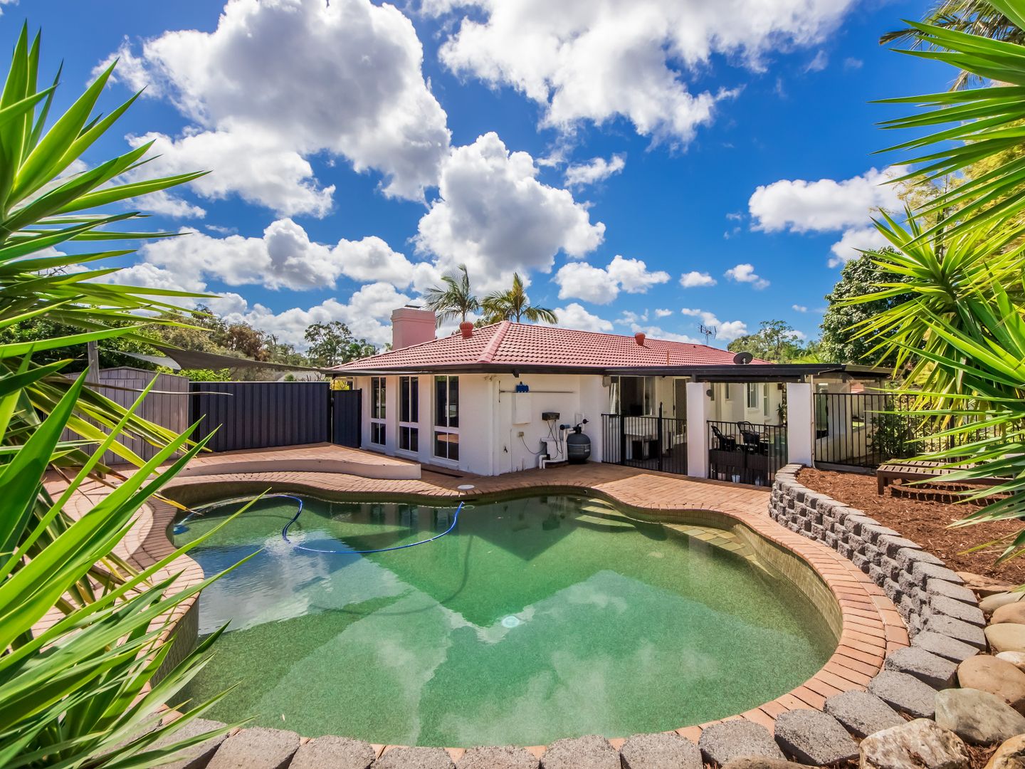 1 Loxton Court Helensvale Qld 4212 Domain