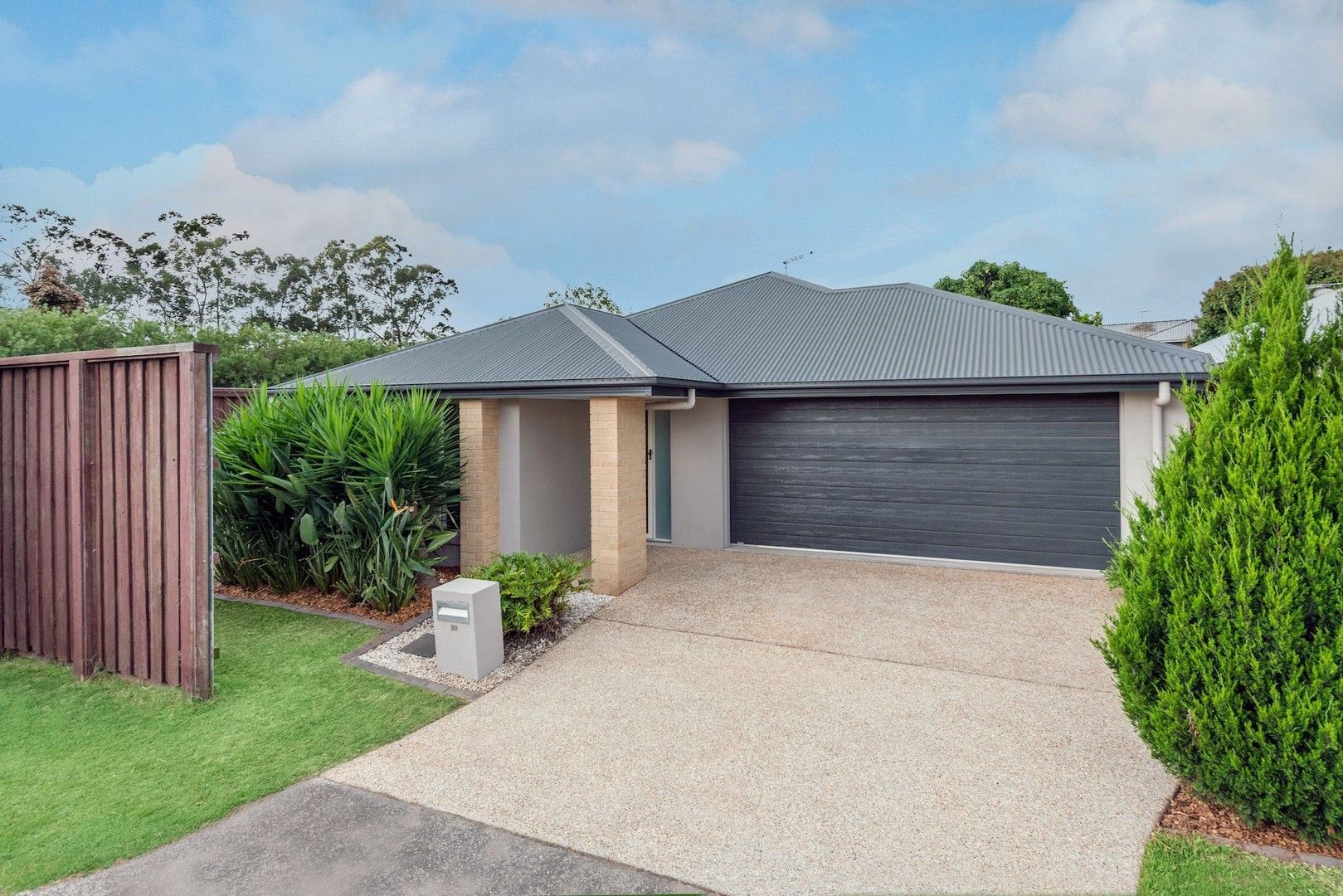 4 bedrooms House in 20 Cardwell Circuit THORNLANDS QLD, 4164