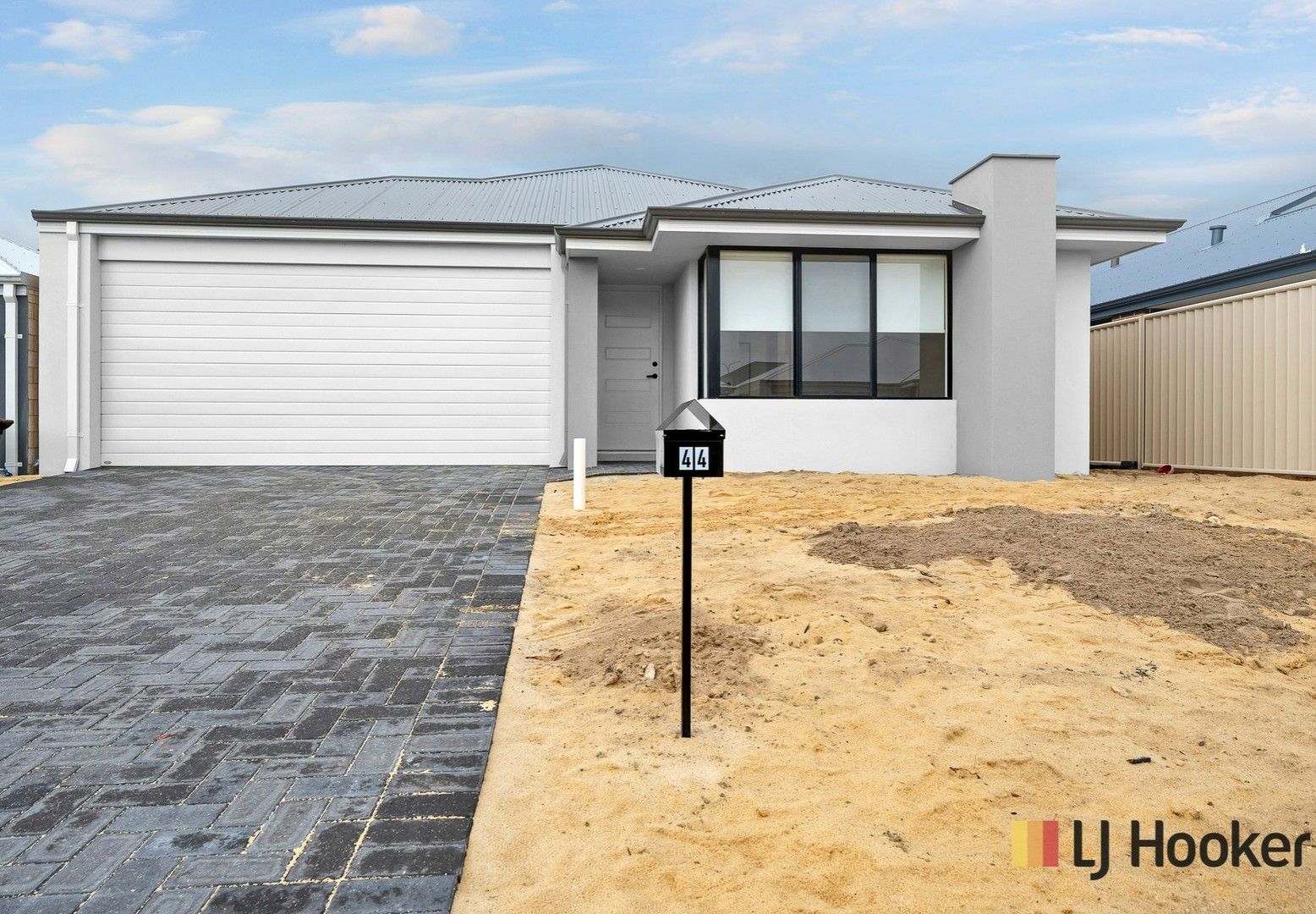 3 bedrooms House in 44 Isabelline Terrace ALKIMOS WA, 6038