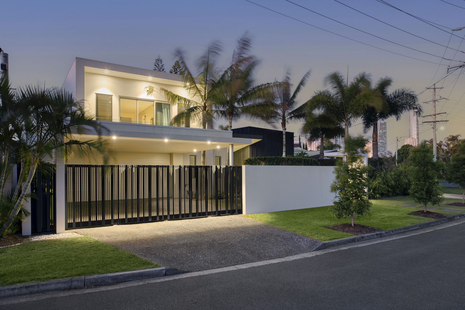 4 bedrooms House in 11 The Corso ISLE OF CAPRI QLD, 4217