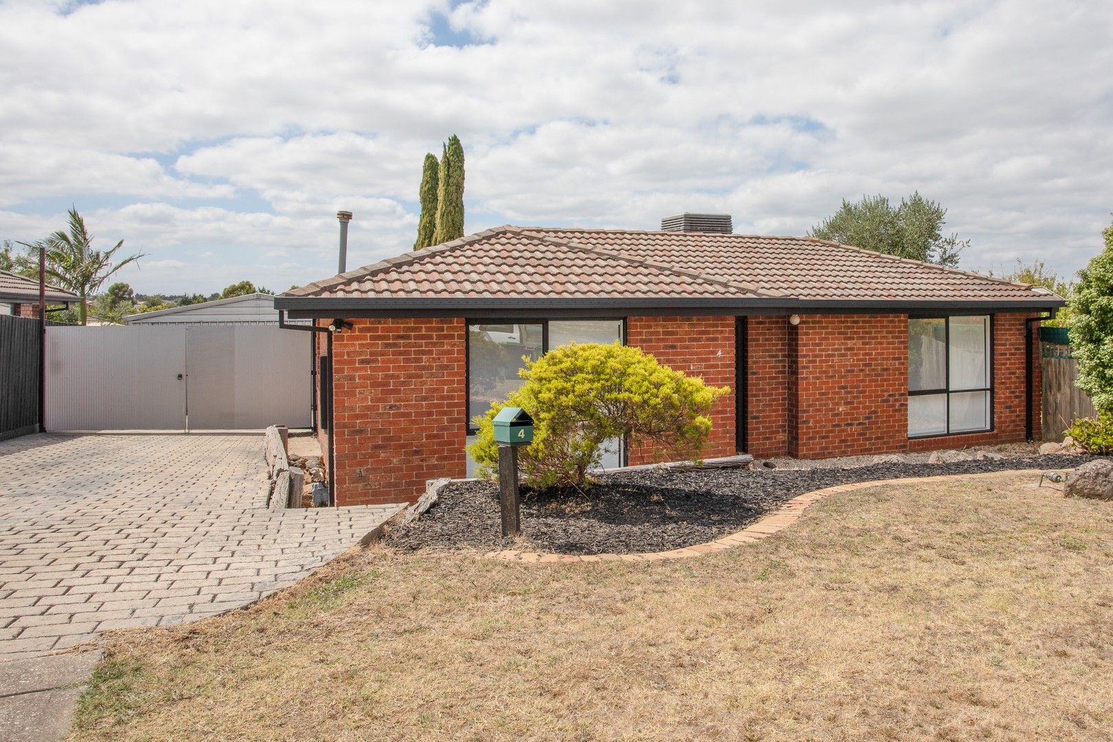 3 bedrooms House in 4 Manna Court MEADOW HEIGHTS VIC, 3048
