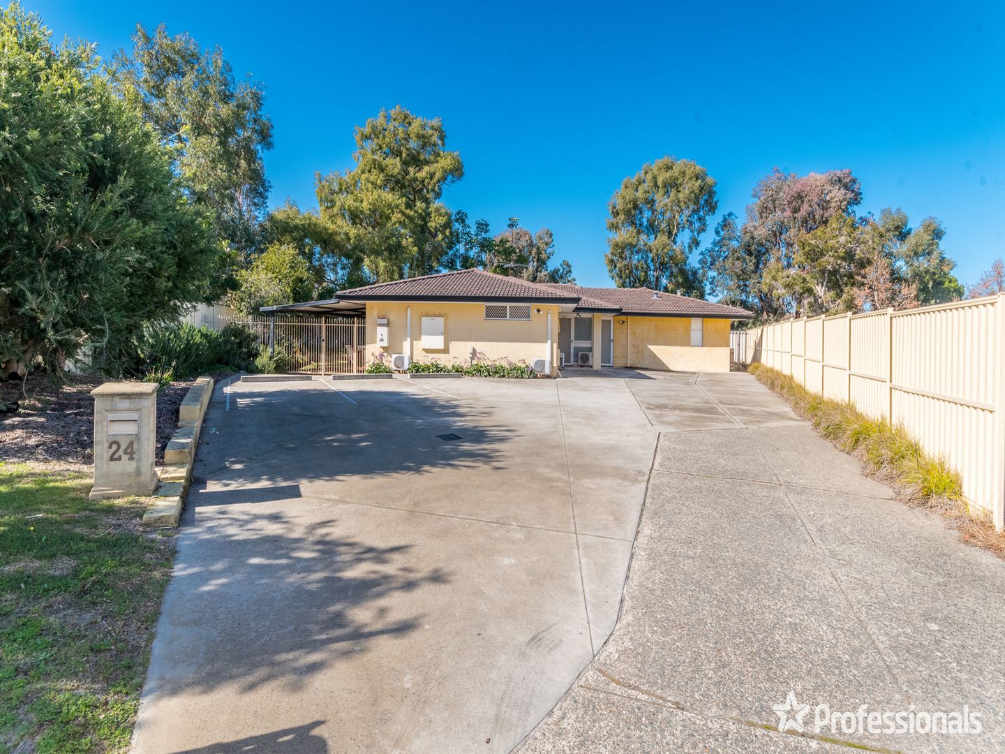 24 Wandarra Close, Karawara WA 6152, Image 1