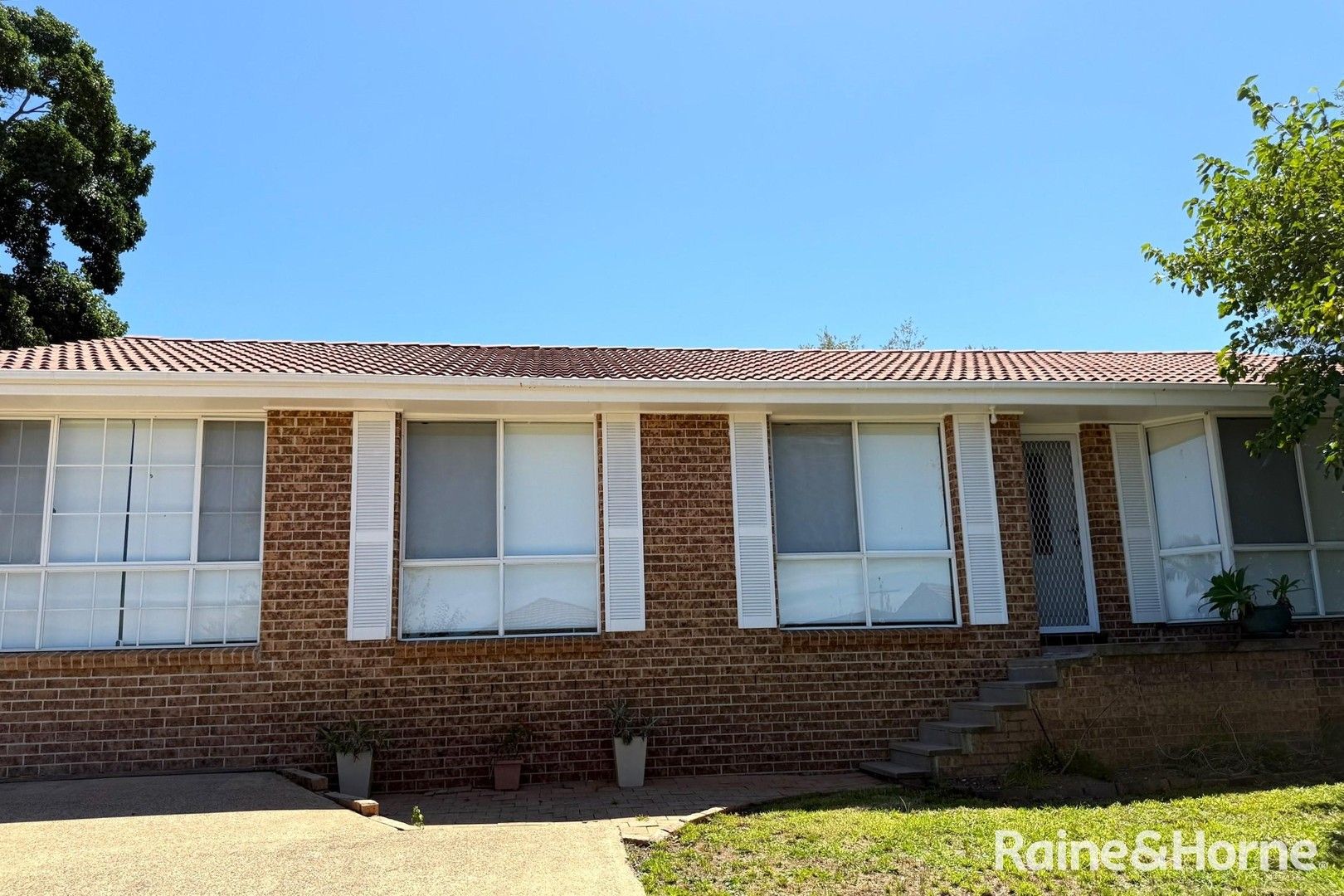 4 bedrooms House in 105 Harrow Road GLENFIELD NSW, 2167