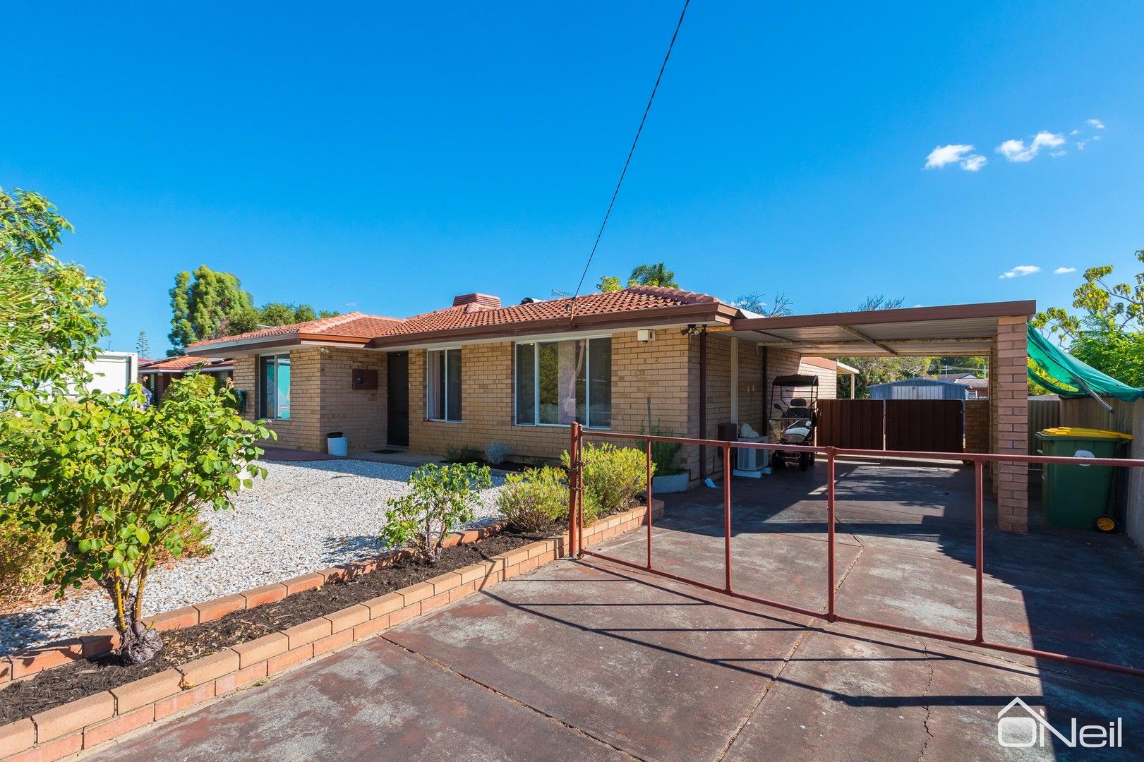 3 bedrooms House in 10 Nattai Court ARMADALE WA, 6112