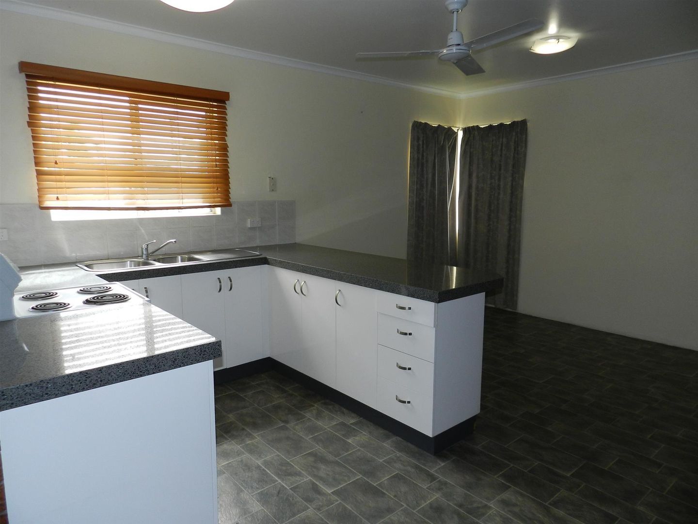 4/99 Westcott Avenue, Campwin Beach QLD 4737, Image 2