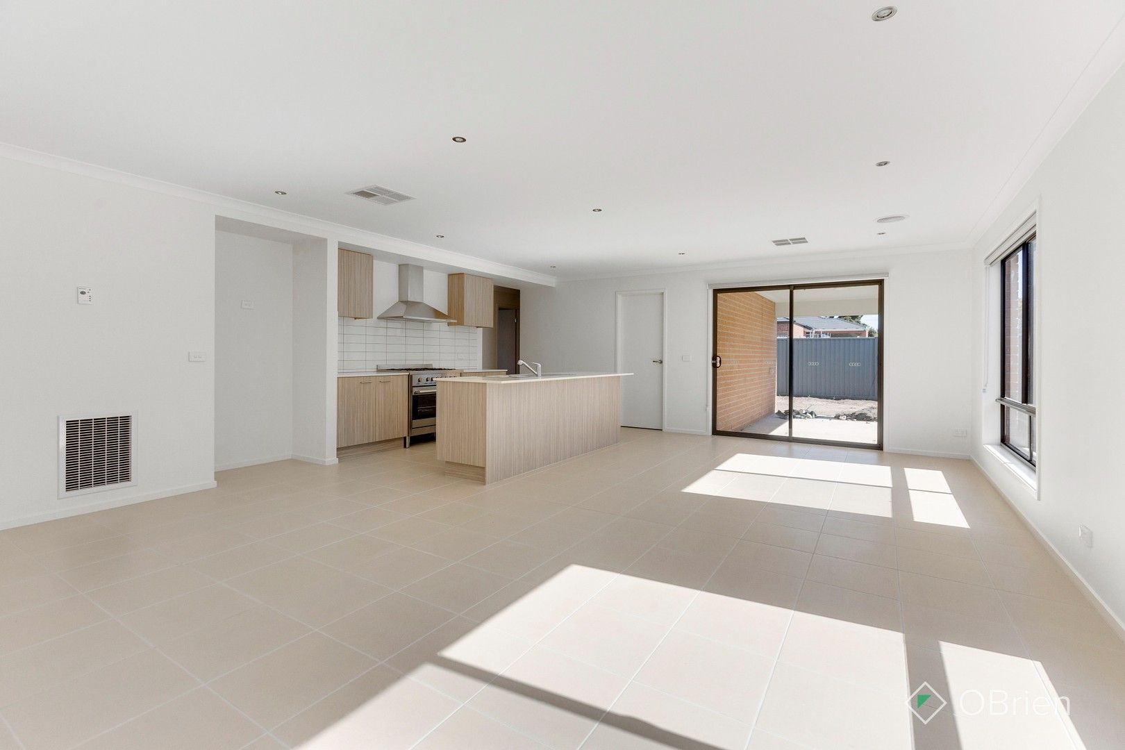 4 bedrooms House in 35 Tucker Boulevard CARRUM DOWNS VIC, 3201
