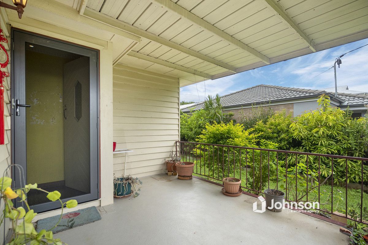 33 Berrimilla Street, Manly West QLD 4179, Image 2