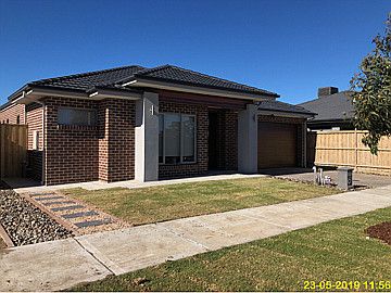 4 bedrooms House in 43 Turion Drive MICKLEHAM VIC, 3064