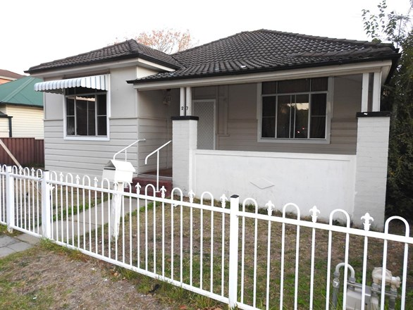 27 Hardy Street, Fairfield NSW 2165