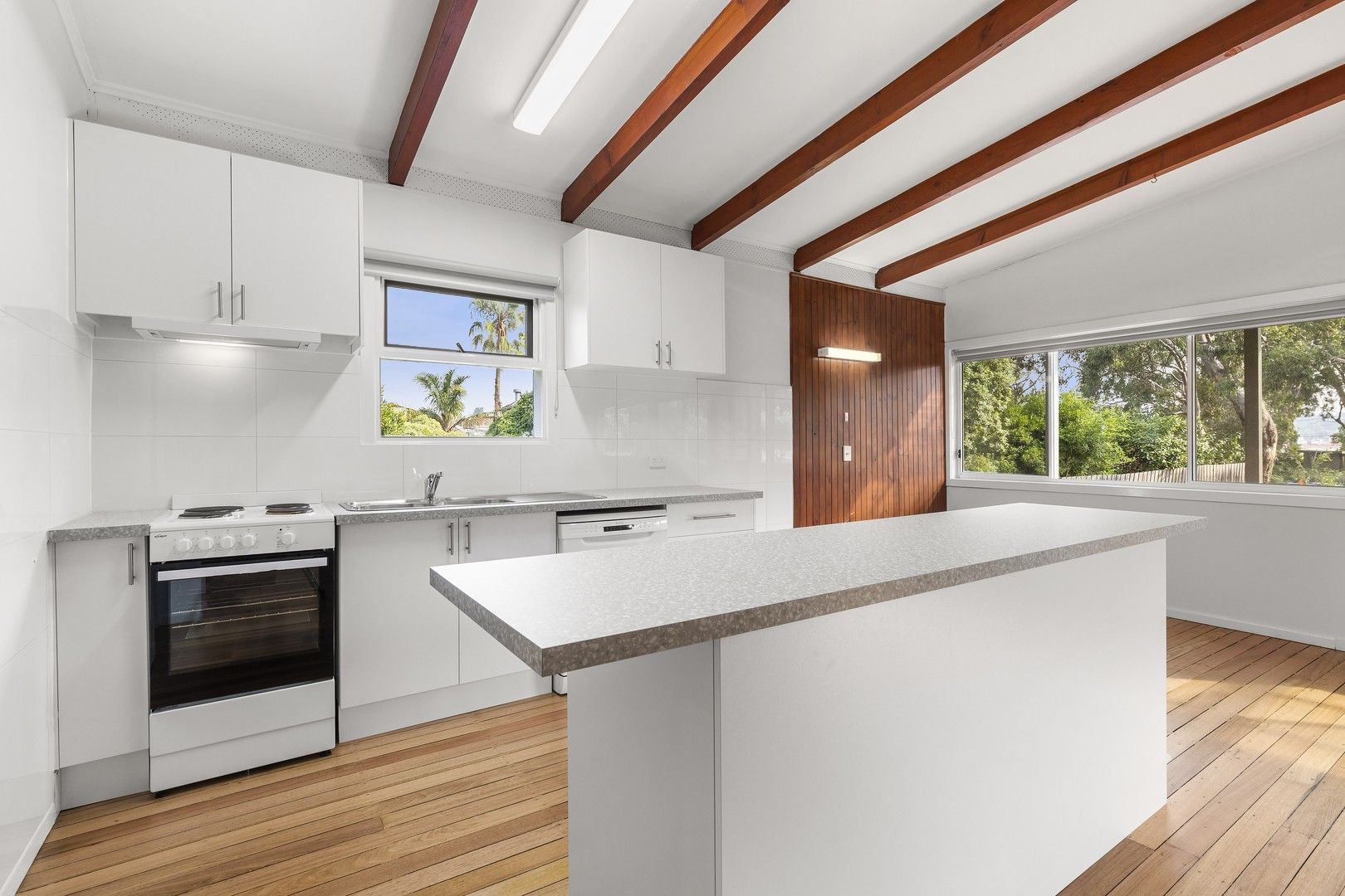 3 bedrooms House in 24 Drysdale Street YALLAMBIE VIC, 3085