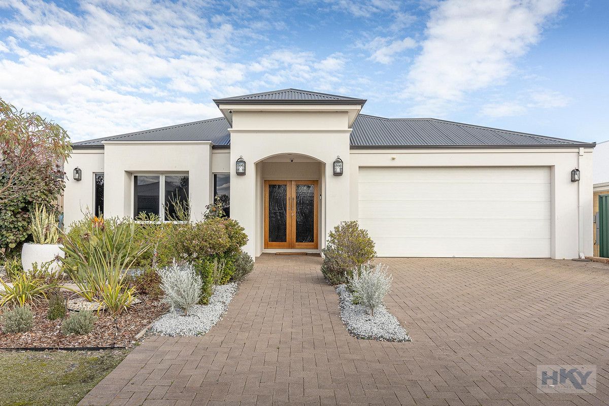 4 bedrooms House in 15 Pardillo Way CAVERSHAM WA, 6055