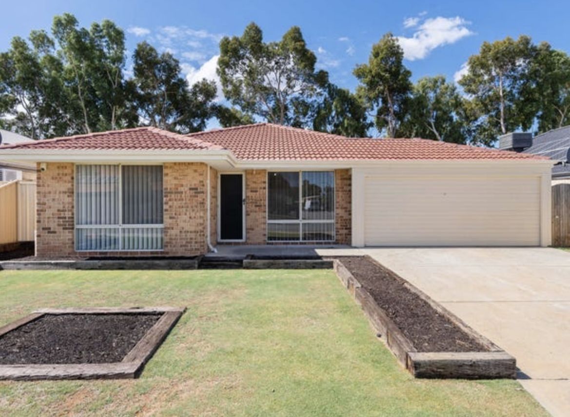 4 bedrooms House in 17 Holywell St MIDDLE SWAN WA, 6056