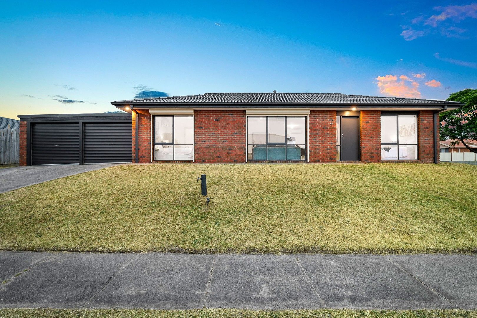 3 bedrooms House in 17 Hamilton Crescent CRANBOURNE NORTH VIC, 3977
