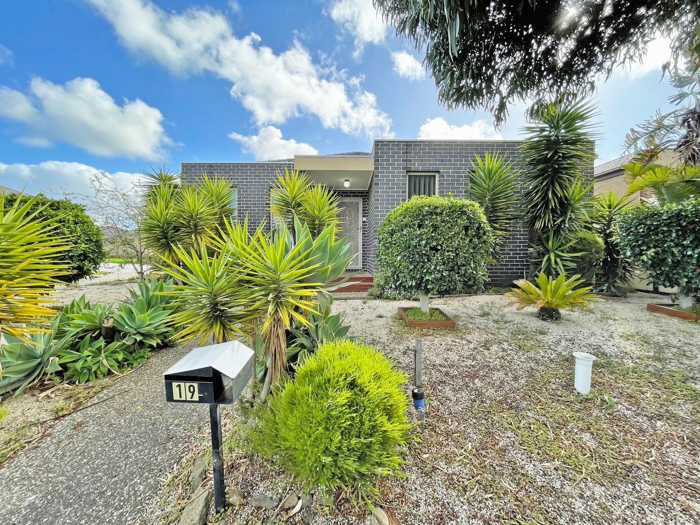 3 bedrooms House in 19 Manny Paul Circuit BURNSIDE HEIGHTS VIC, 3023