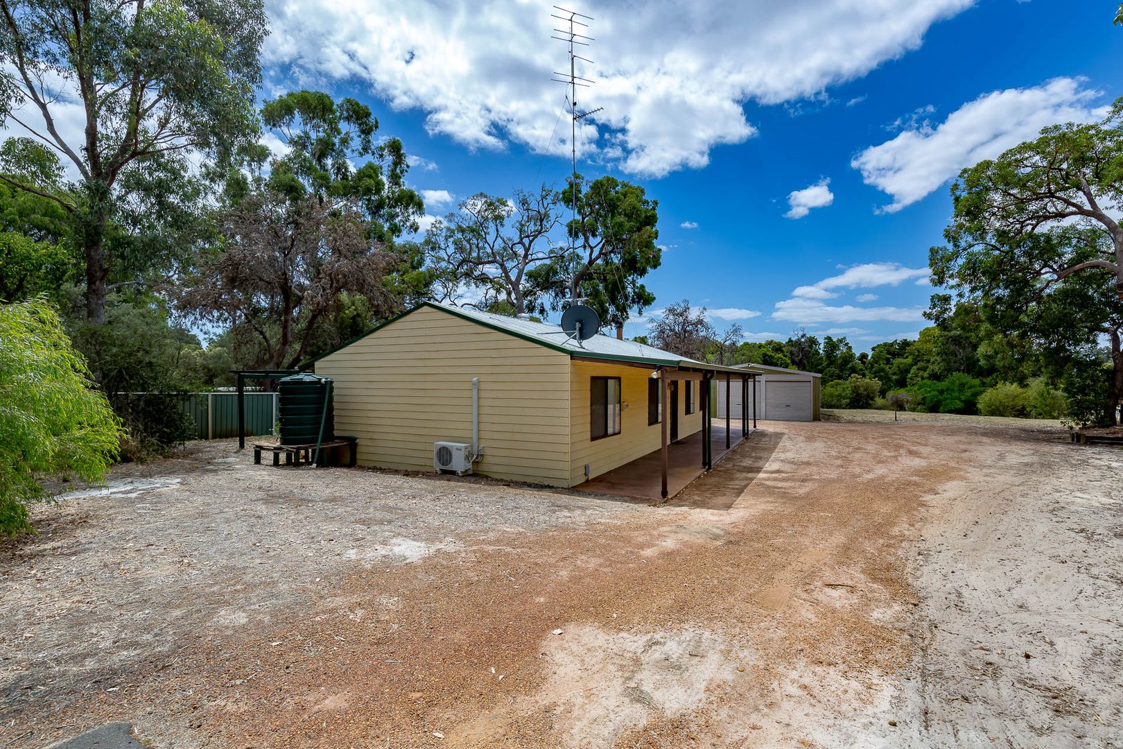 2 Coral Drive, Leschenault WA 6233, Image 1