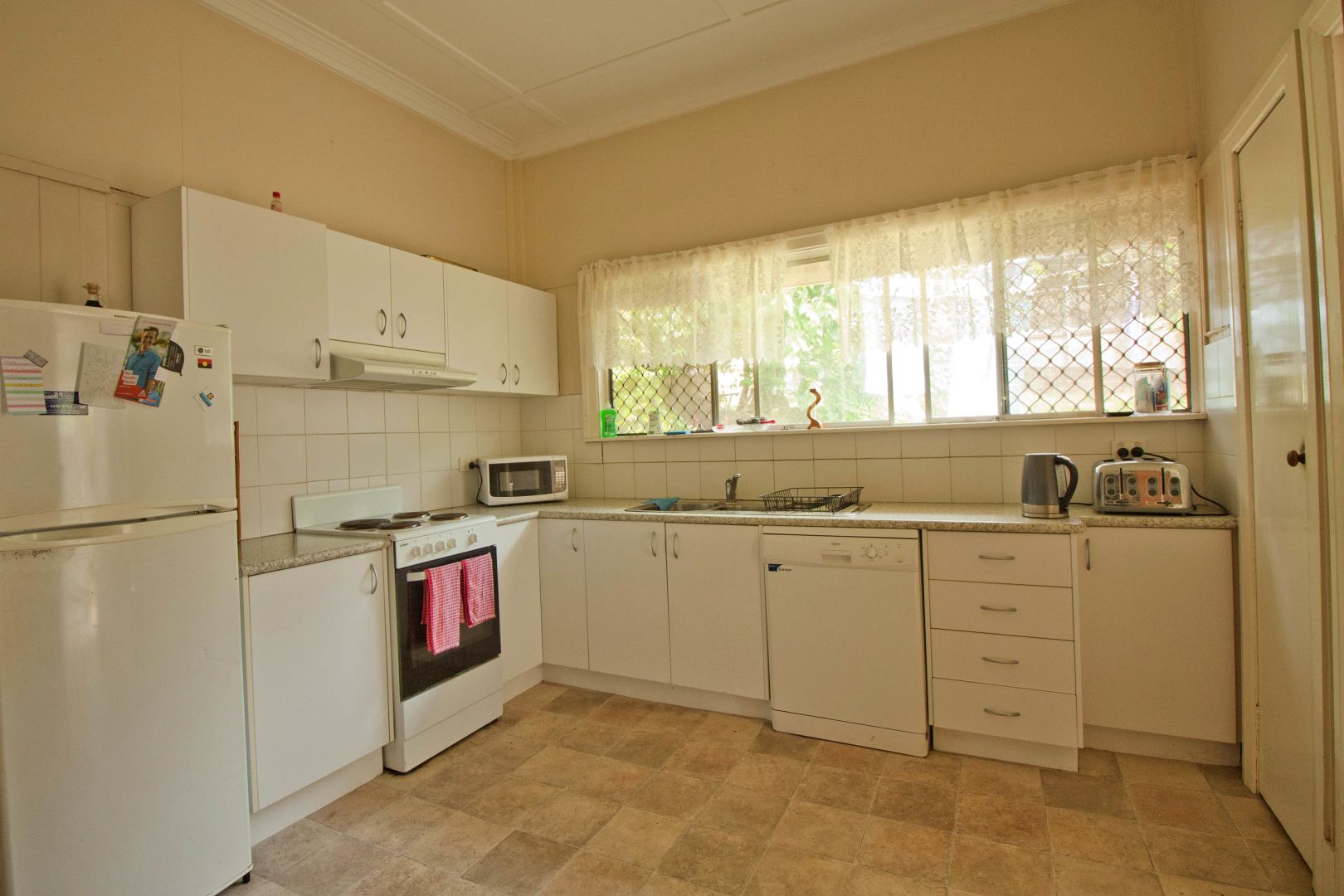 10 Headfort St, Greenslopes QLD 4120, Image 1