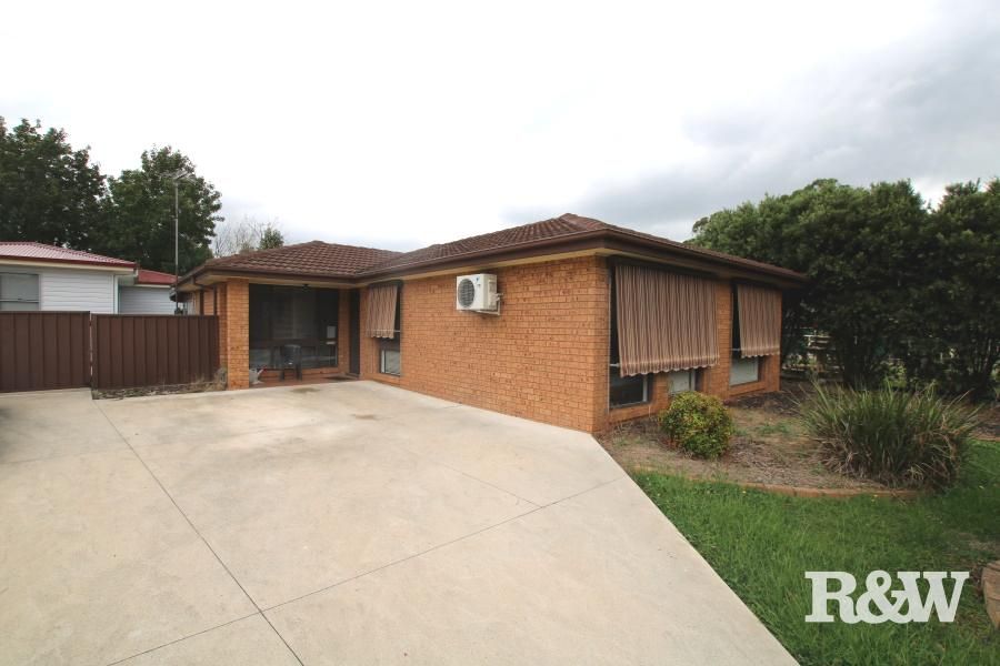 4 bedrooms House in 7 Kiwi Close ST CLAIR NSW, 2759
