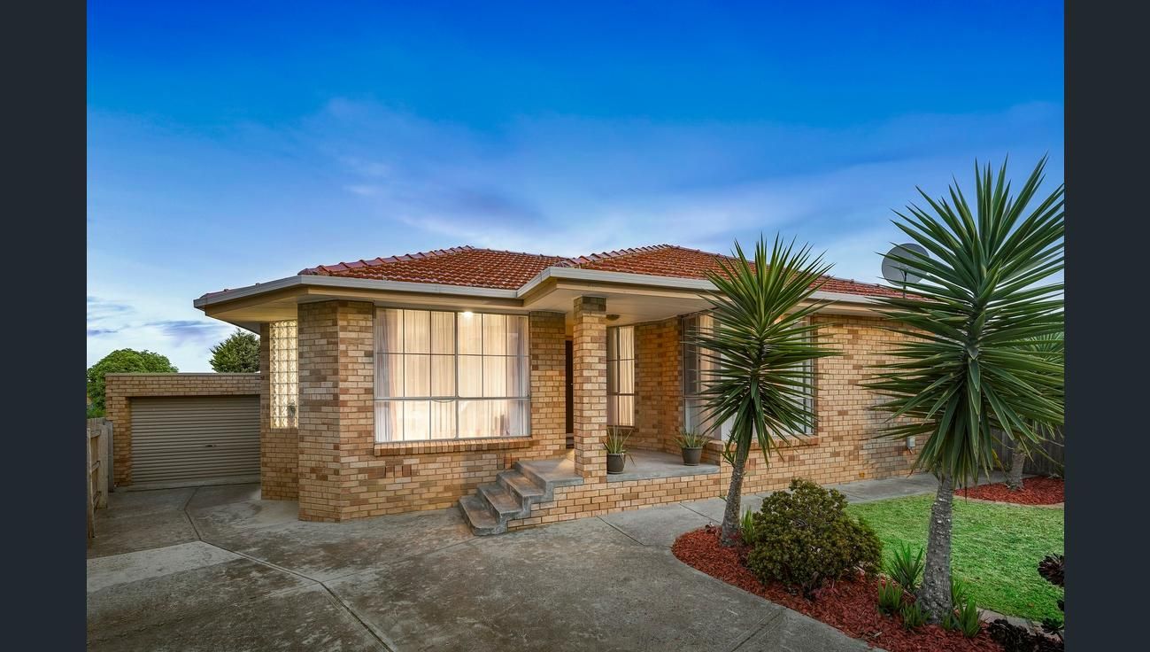 4 bedrooms House in 12 Randell Court MILL PARK VIC, 3082