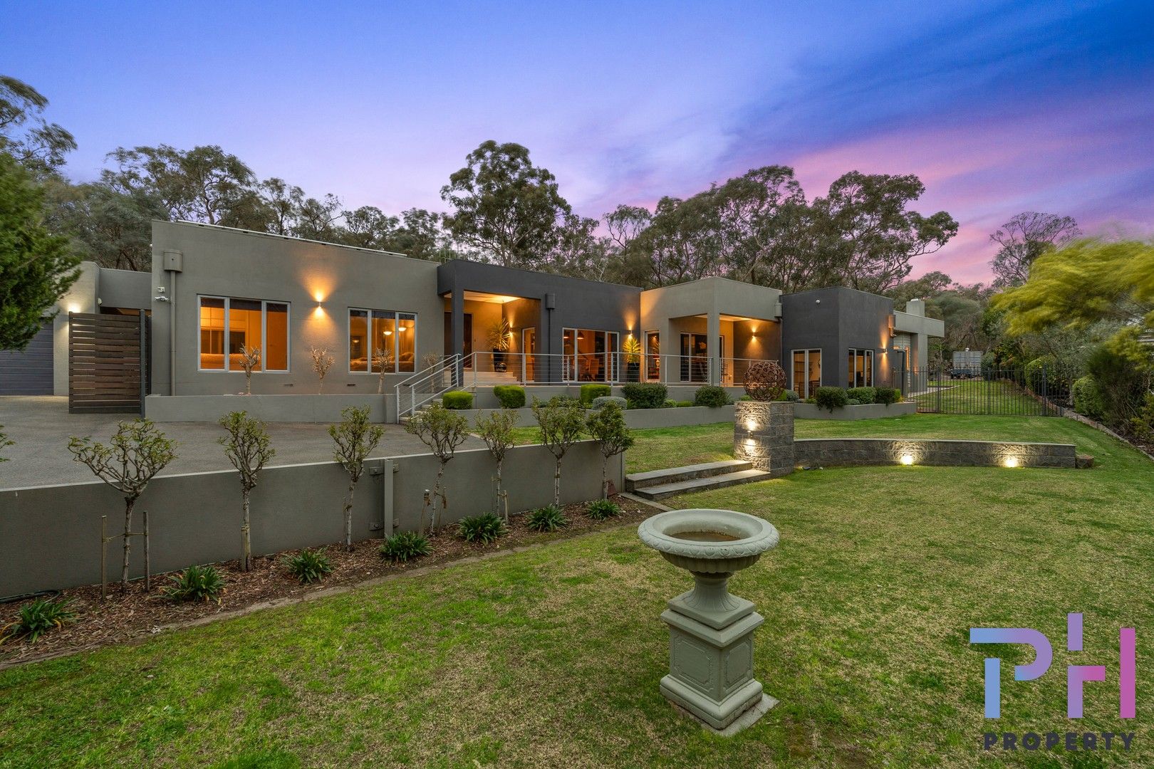 4 bedrooms House in 9 Lyndale Court FLORA HILL VIC, 3550