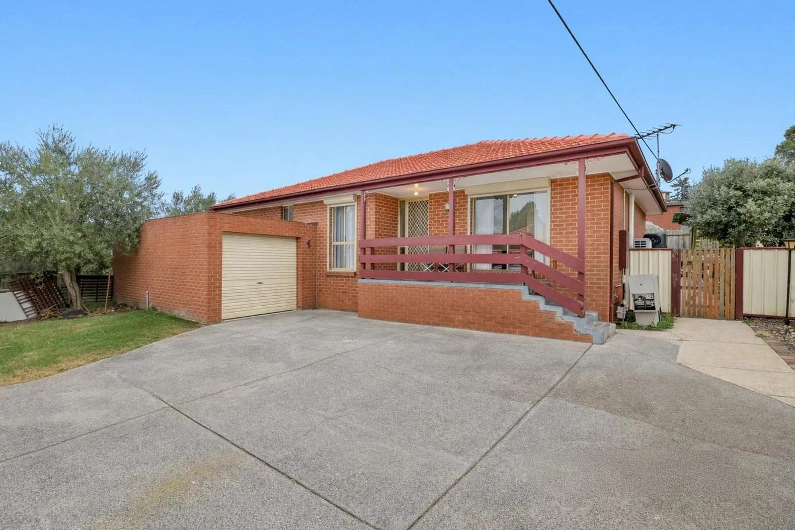 2/128 Outlook Drive, Dandenong North VIC 3175