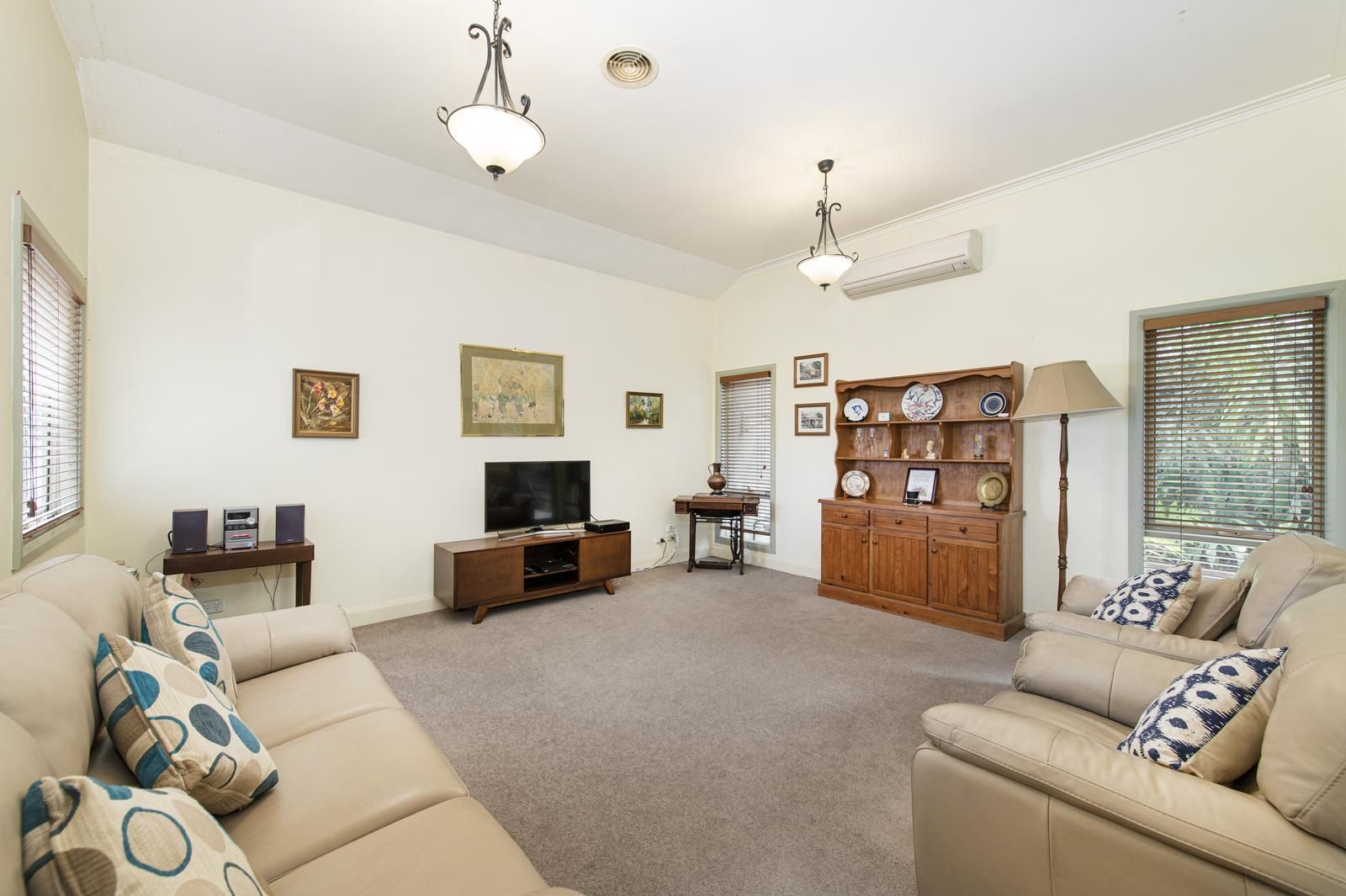 2/11 La Frank Street, Burwood VIC 3125, Image 2