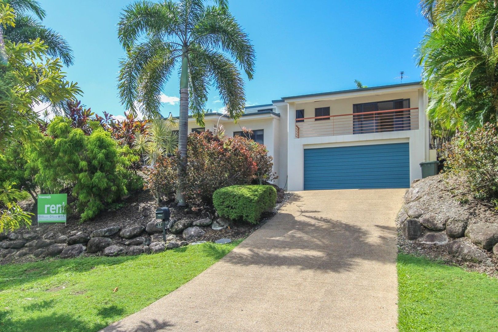 4 bedrooms House in 17 Barossa Close BRINSMEAD QLD, 4870