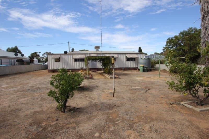 21 Doreen Street, Narembeen WA 6369, Image 2