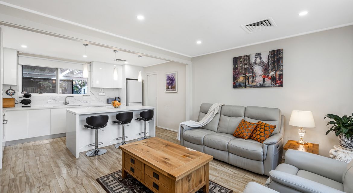 4 bedrooms House in 32 GOODEN DRIVE BAULKHAM HILLS NSW, 2153