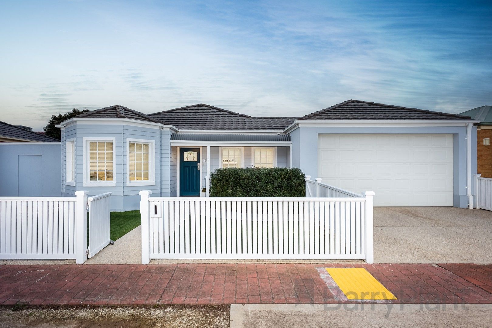 4 bedrooms House in 33 Sommersby Road POINT COOK VIC, 3030