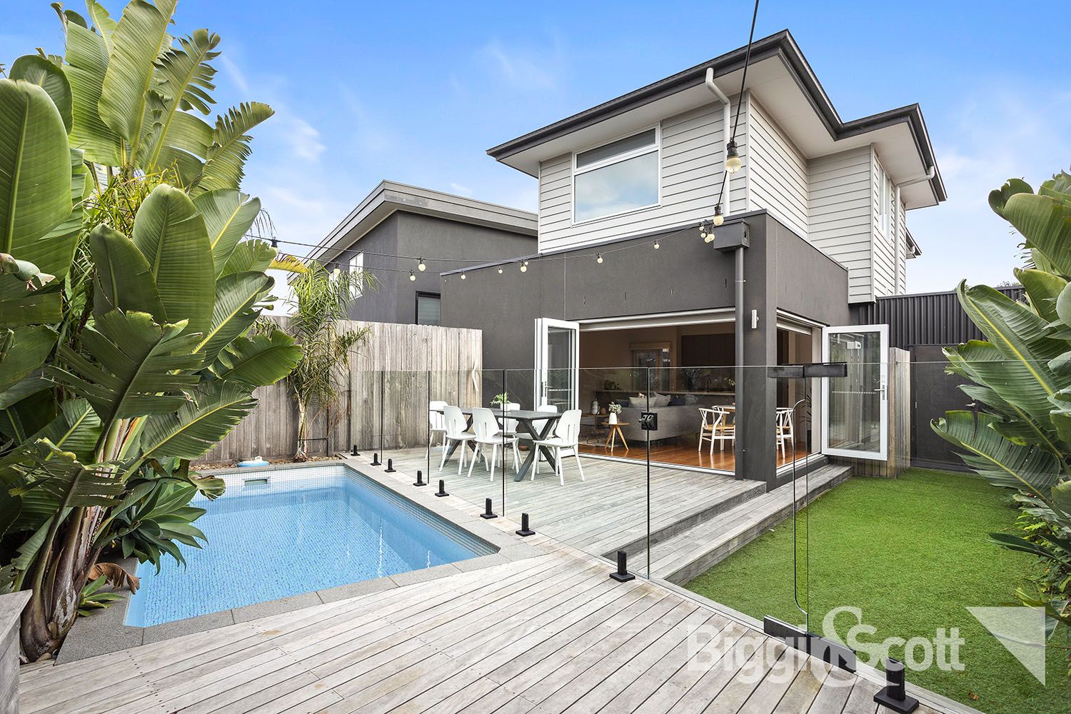 3 bedrooms Townhouse in 3/1 Famechon Road EDITHVALE VIC, 3196