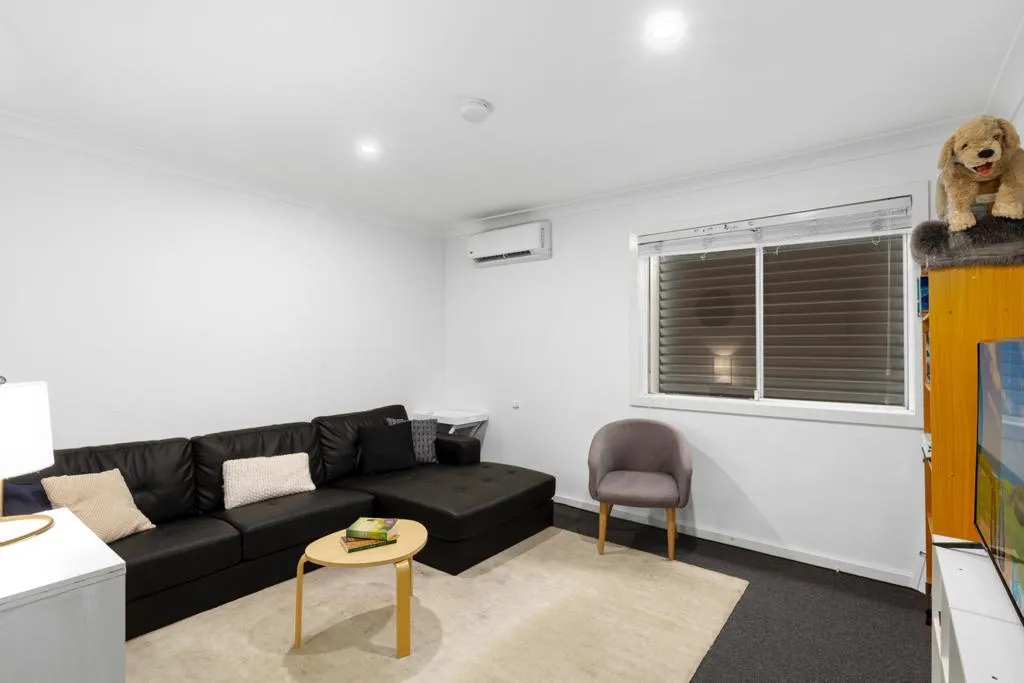 Established 11-Room Boarding House with Manager's Accommodation - Ideal for NDIS, Supported Living or Worker Housing - Więcej
