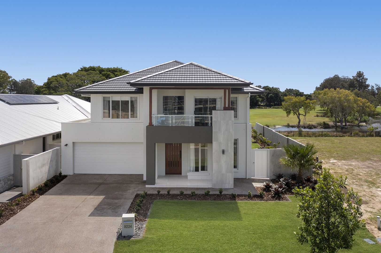 4 bedrooms House in 9224 Peter Senior Drive HOPE ISLAND QLD, 4212