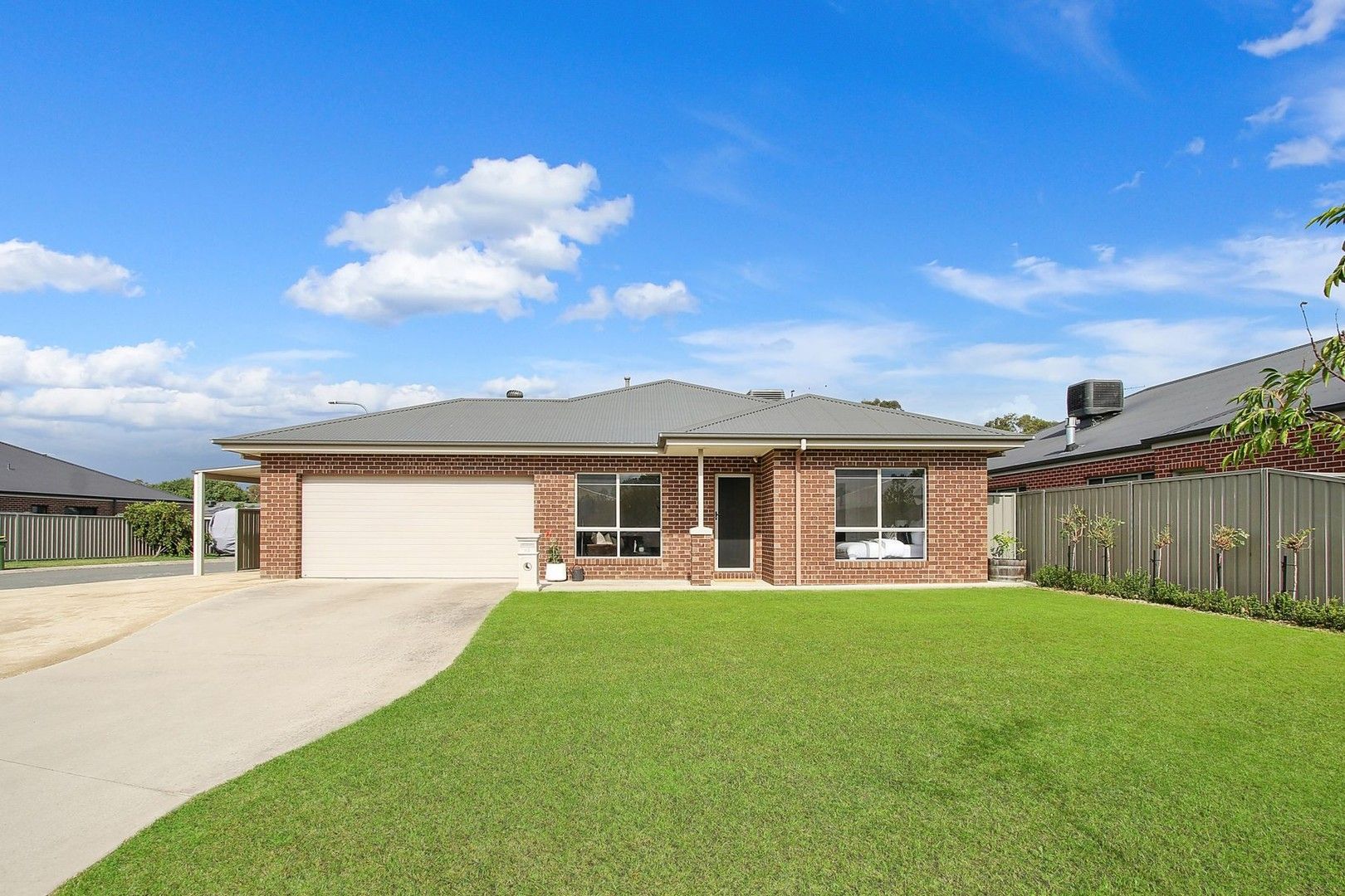 4 bedrooms House in 80 Cambridge Drive THURGOONA NSW, 2640
