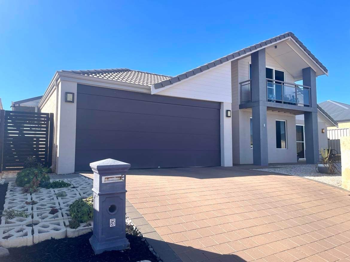 4 bedrooms House in 5 Beachcomber Hill GLENFIELD WA, 6532