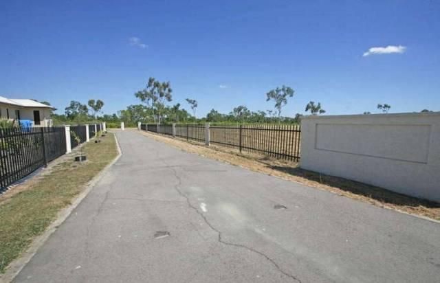 19 South Beck Drive, RASMUSSEN QLD 4815, Image 0