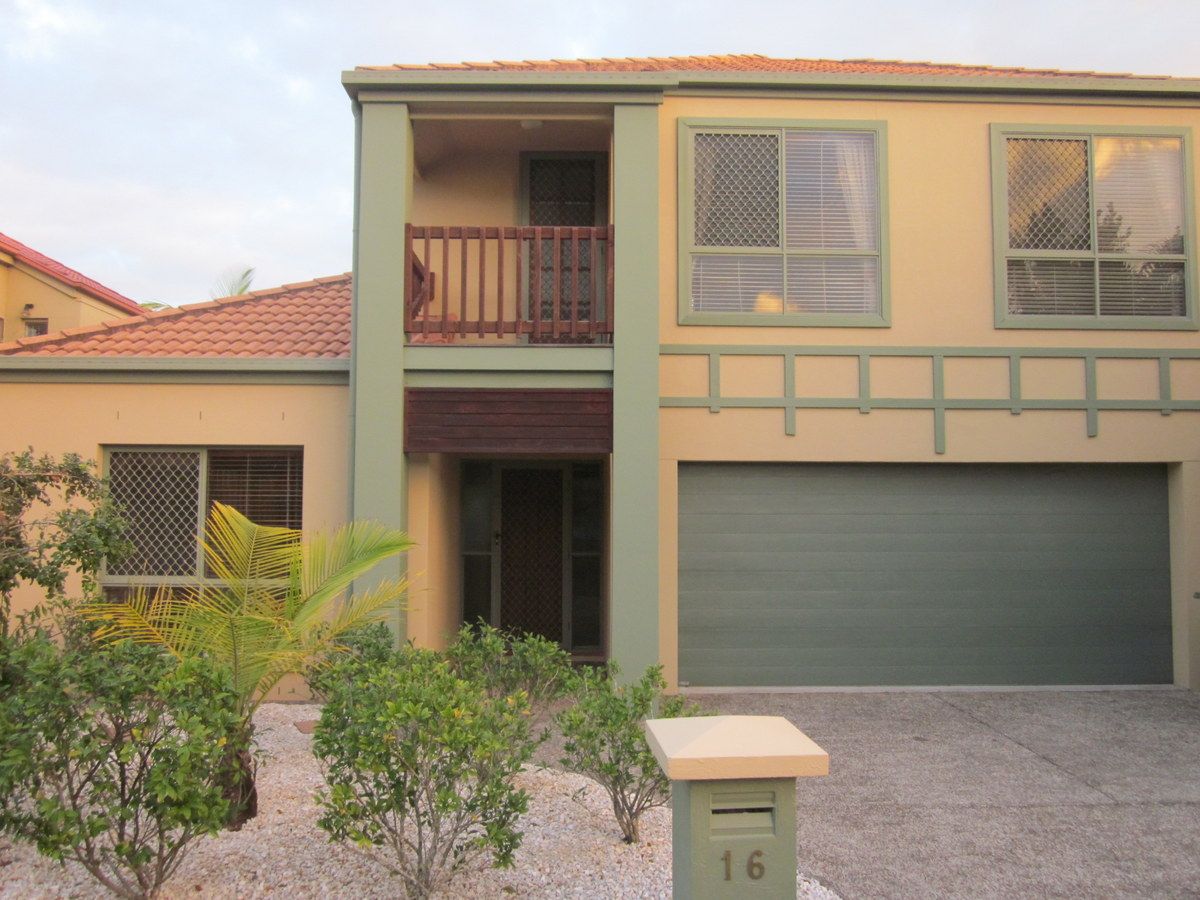 3 bedrooms House in 16 Geraldton Drive VARSITY LAKES QLD, 4227