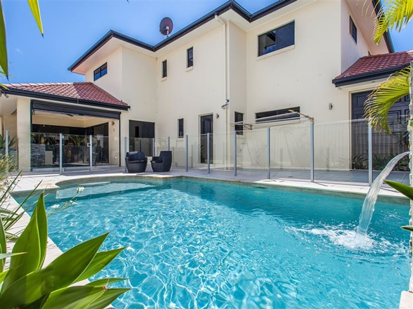 2 Skandia Court, Newport QLD 4020