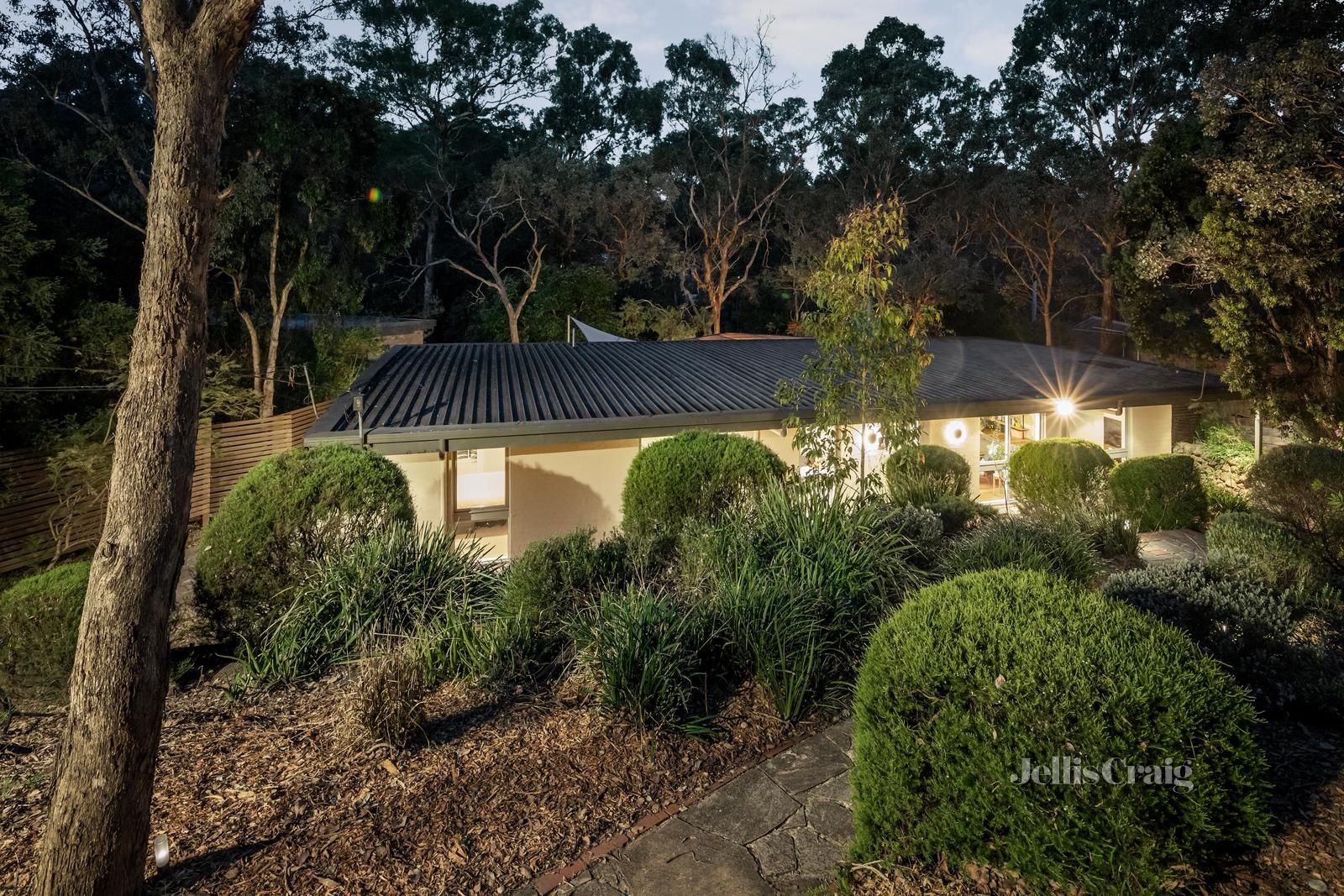 136 Scenic Crescent, Eltham North VIC 3095, Image 1