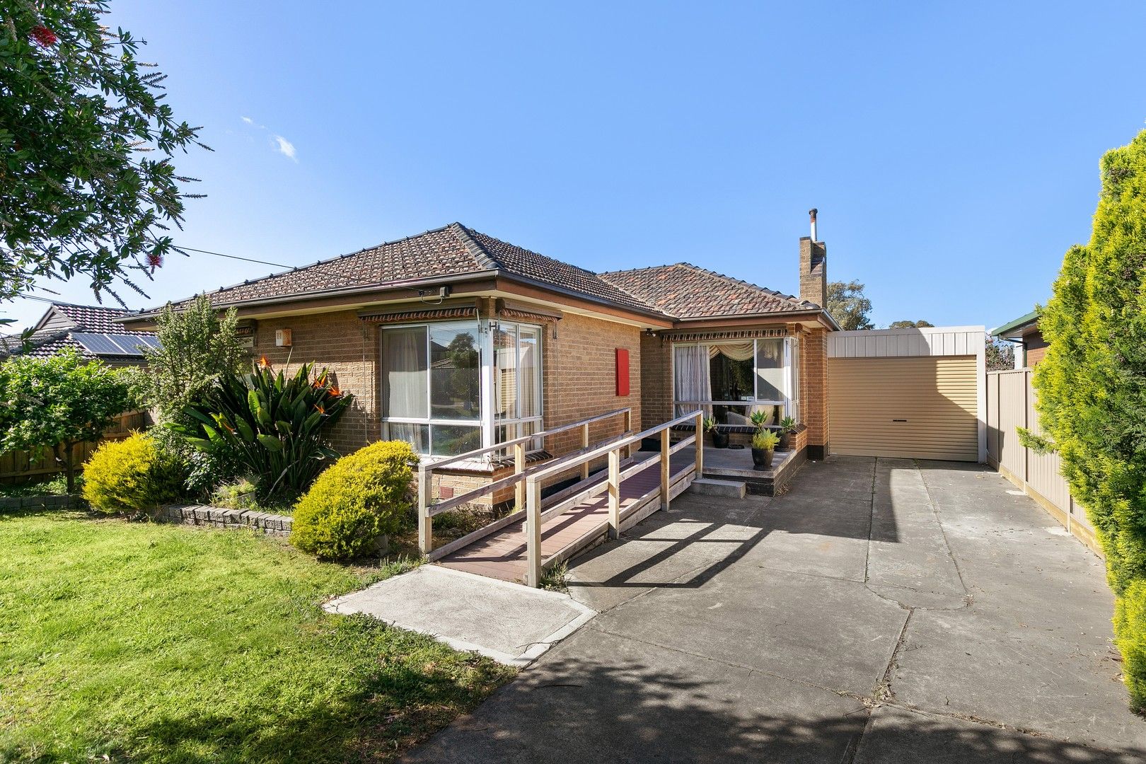 4 bedrooms House in 11 Lancaster Street SUNSHINE NORTH VIC, 3020