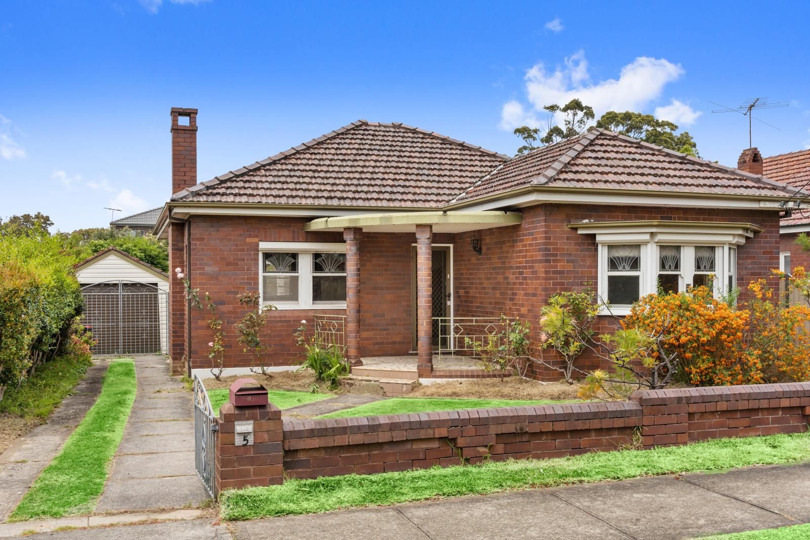 2 bedrooms House in 5 Noeline St HURSTVILLE NSW, 2220