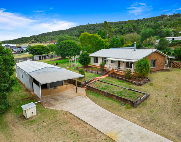 15 Hillview Crescent, Gowrie Junction QLD 4352