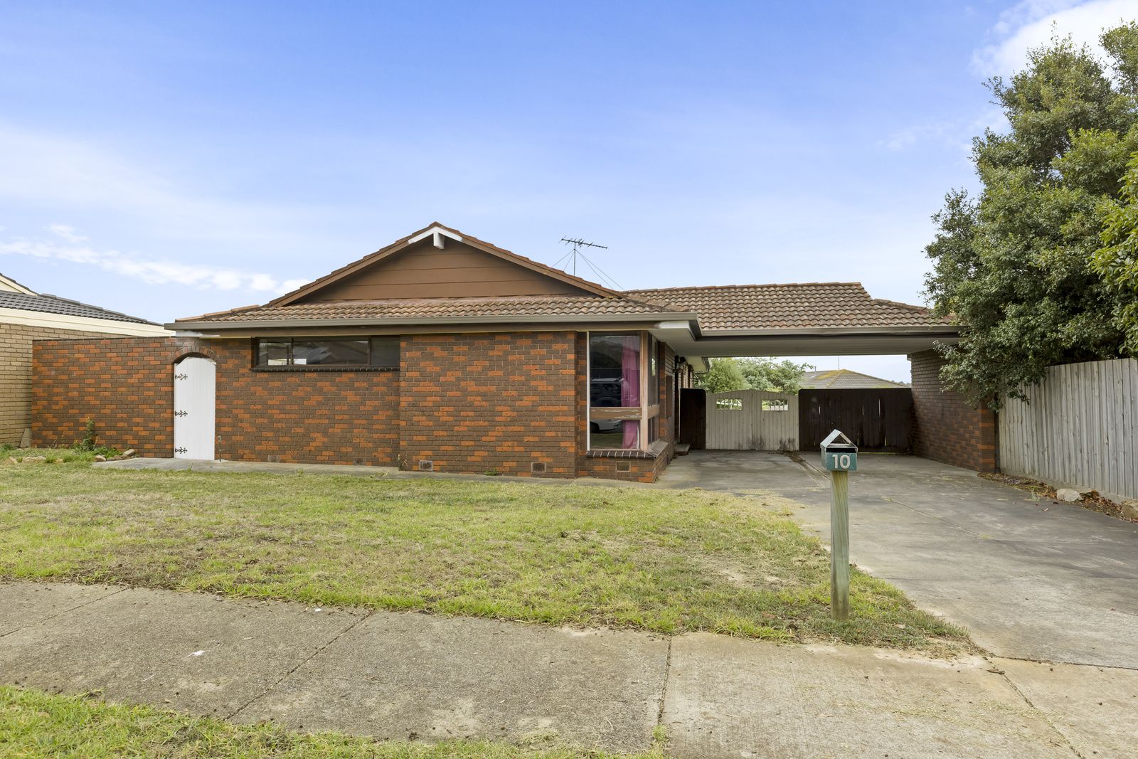 3 bedrooms House in 10 Moruya Drive GROVEDALE VIC, 3216