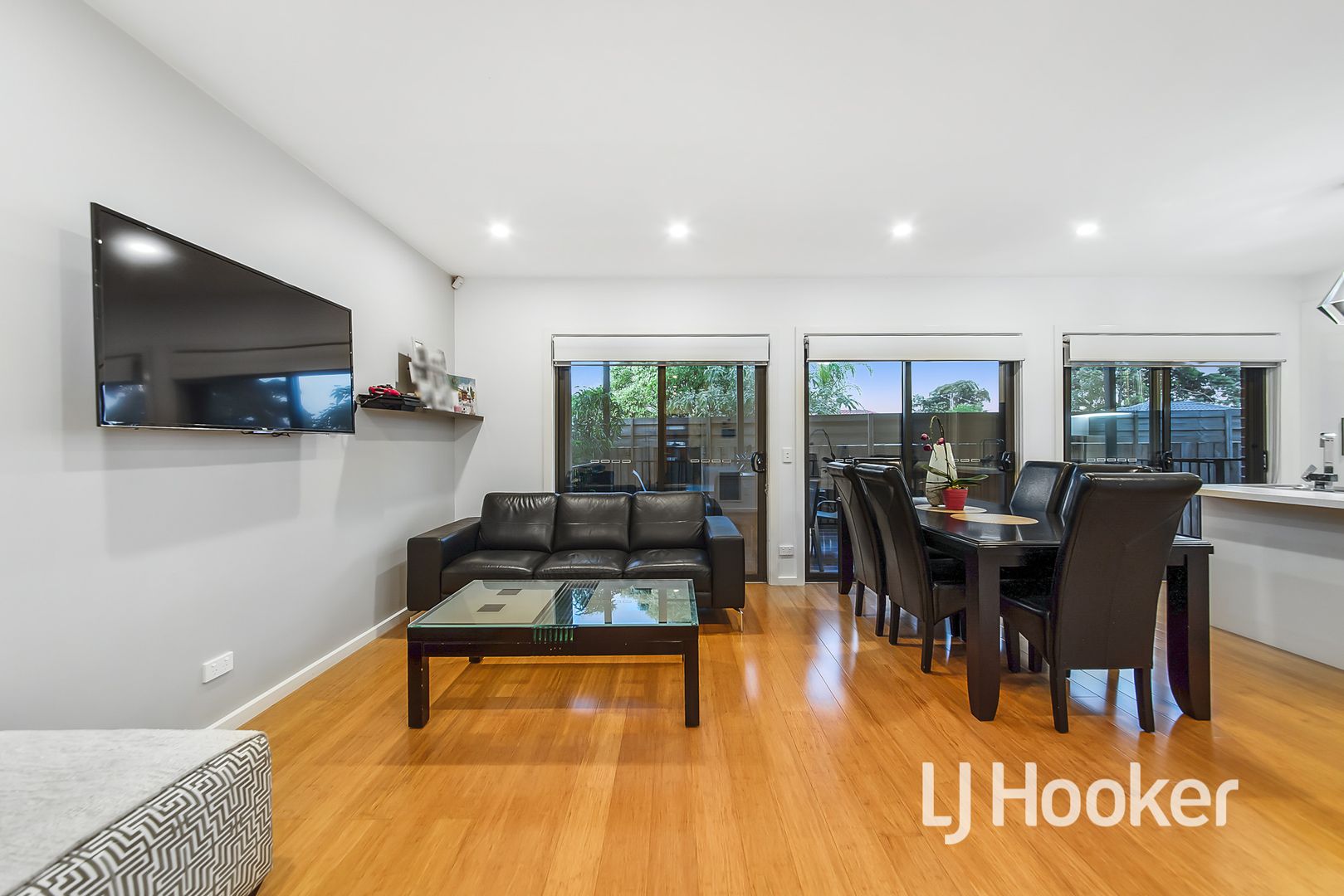 16a Robjant Street, Hampton Park VIC 3976, Image 2