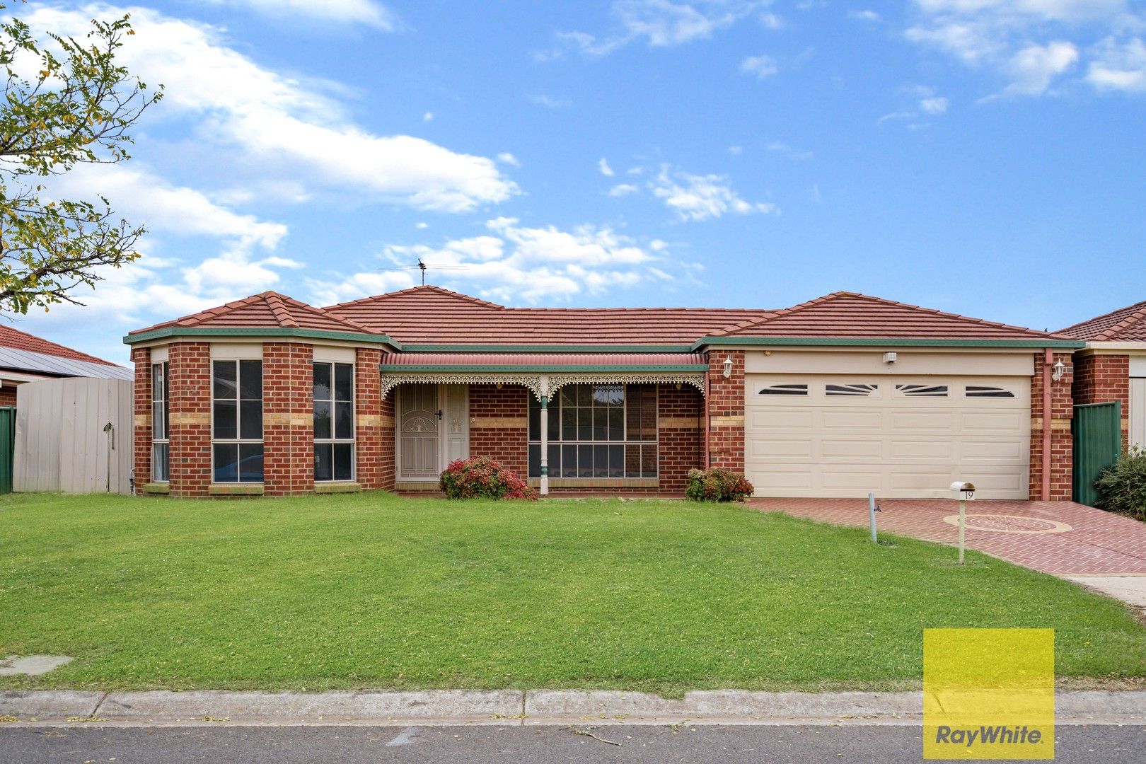19 Wood Grove, Burnside VIC 3023 House For Rent 560 Domain