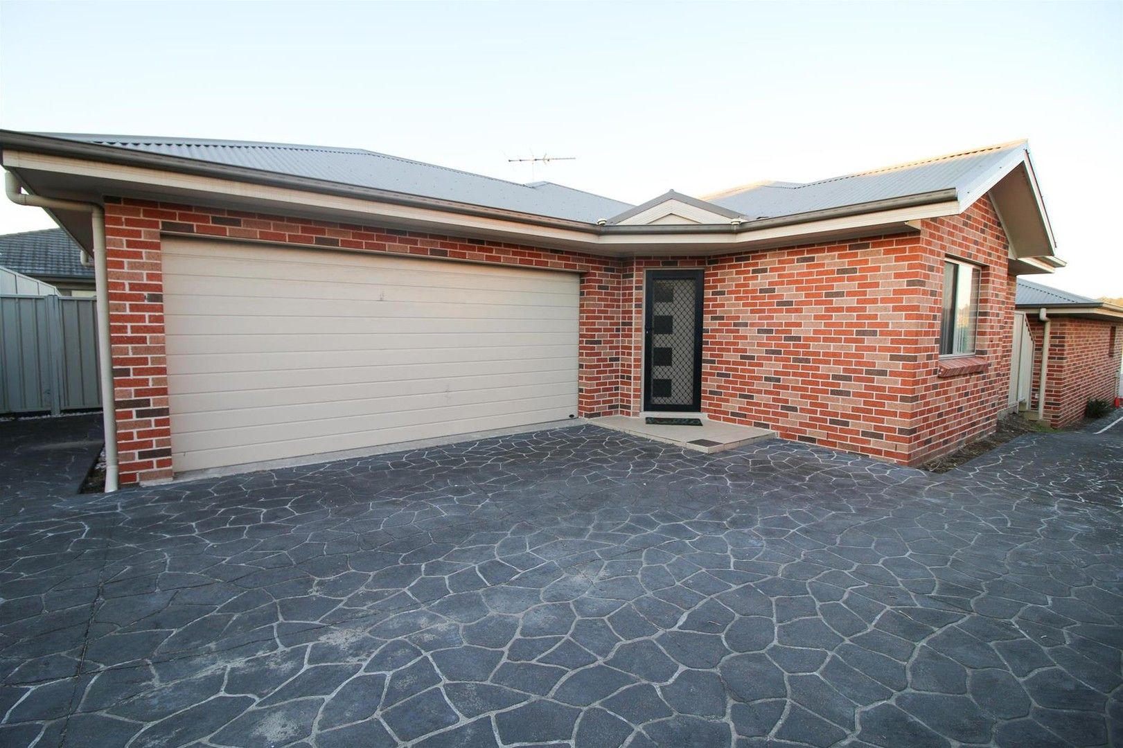 2/133 Casey Drive, Singleton NSW 2330, Image 0