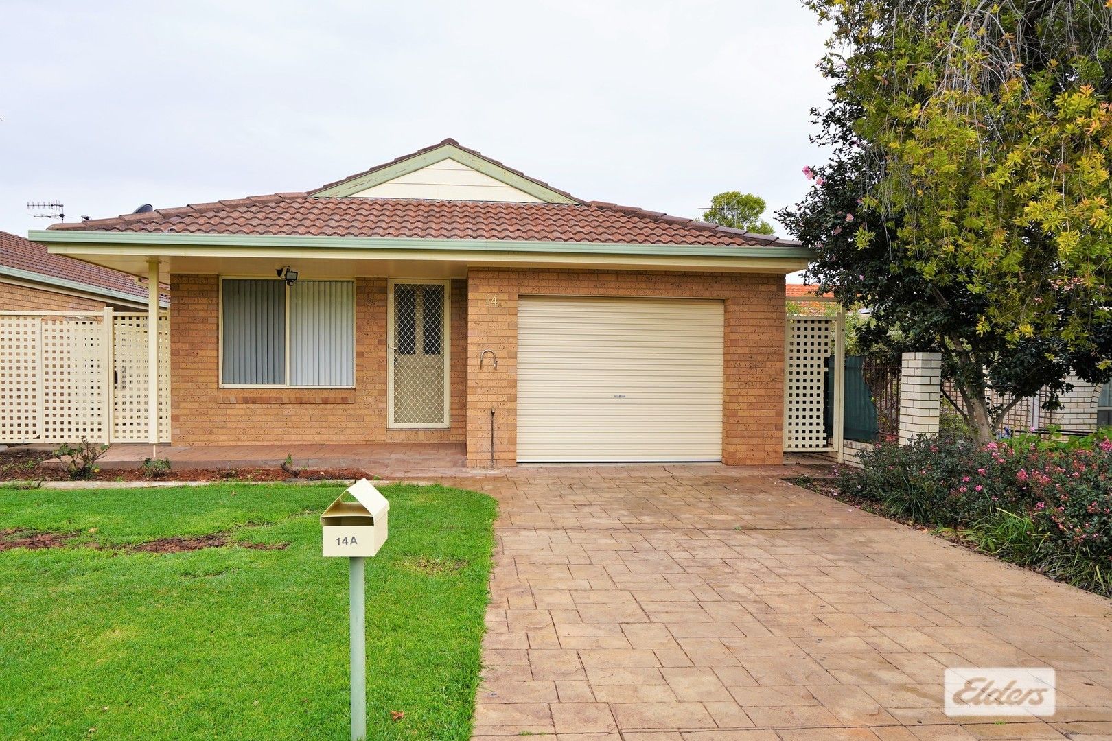 2 bedrooms Apartment / Unit / Flat in 14A Grimison Avenue GRIFFITH NSW, 2680