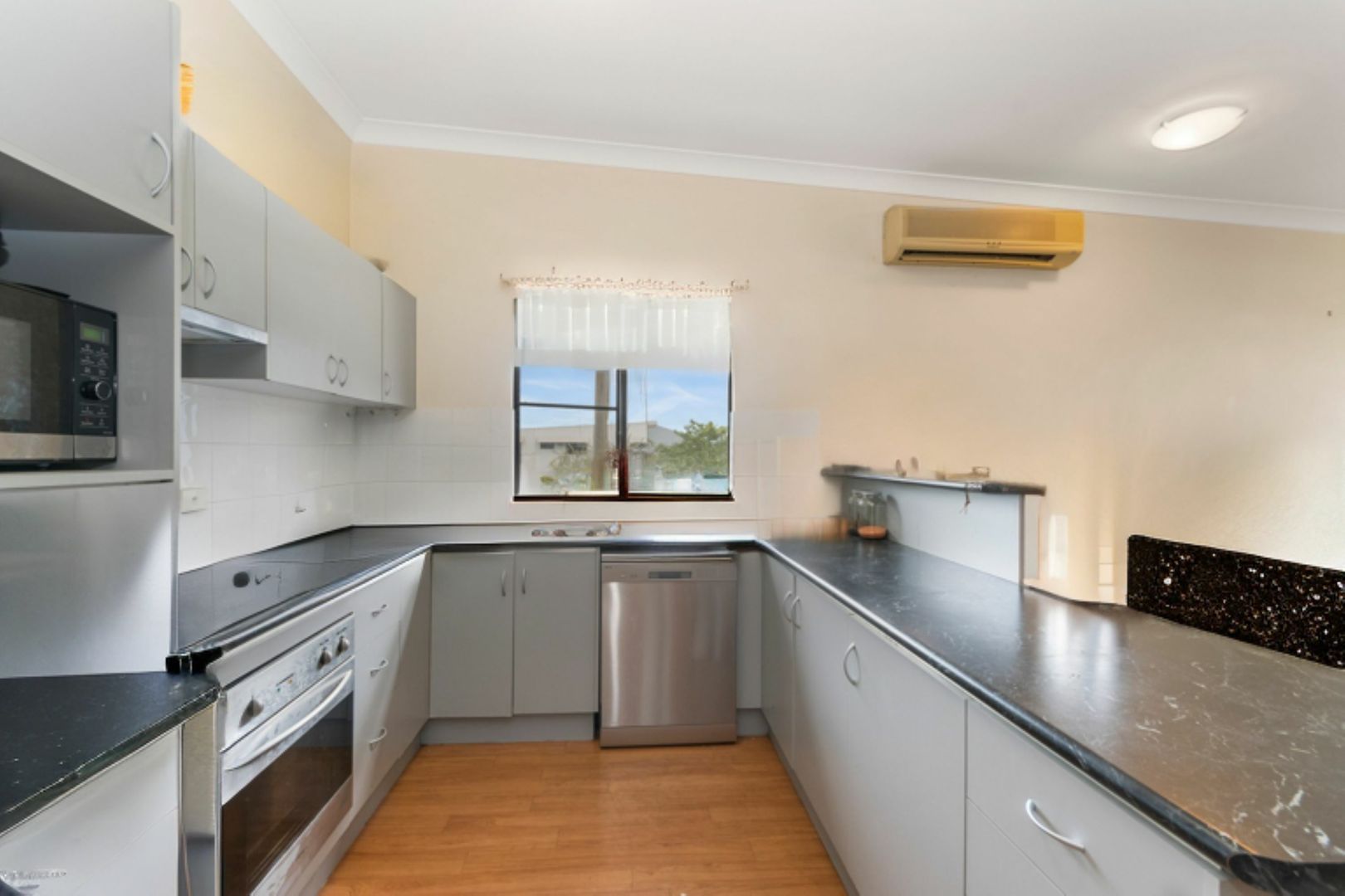 Unit 13/33-35 Mcilwraith St, South Townsville QLD 4810, Image 1