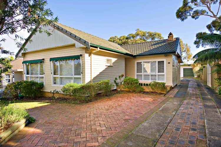3 bedrooms House in 55 Taren Road CARINGBAH SOUTH NSW, 2229