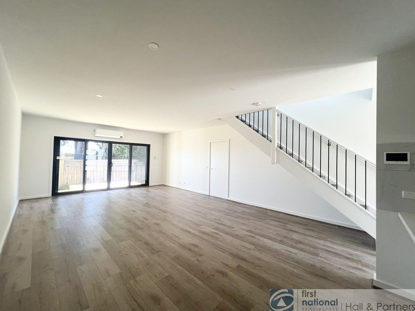2 bedrooms Townhouse in 2/15 Channelle Close HAMPTON PARK VIC, 3976