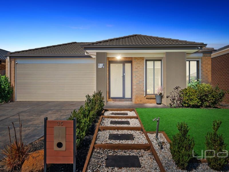 35 Clement Way, Melton South VIC 3338, Image 0